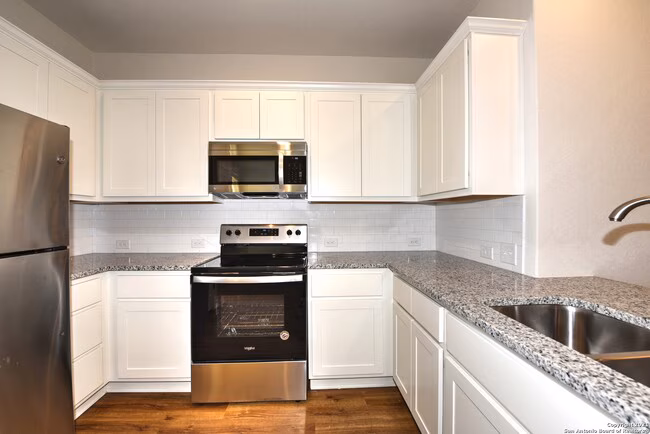 10344 Lynwood Crk San Antonio, TX 78245 photo 3