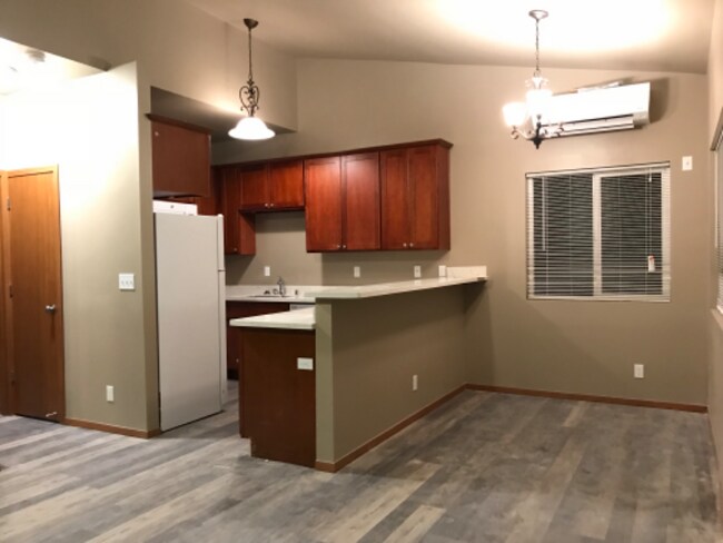 321 N Wycoff Ave Bremerton, WA 98312 photo 3