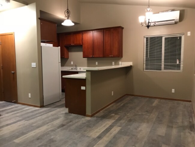 321 N Wycoff Ave Bremerton, WA 98312 photo 5