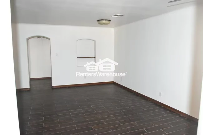 325 W Highland Ave Phoenix, AZ 85013 photo 2