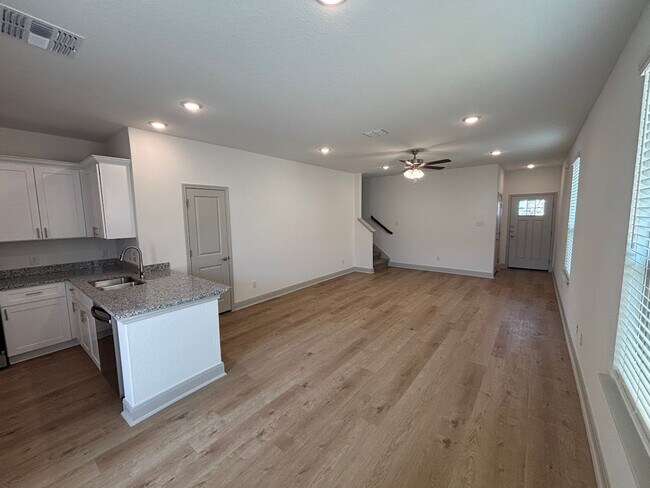 7516 Briarwood Pass San Antonio, TX 78252 photo 5