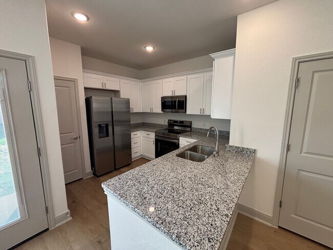 7516 Briarwood Pass San Antonio, TX 78252 photo 3