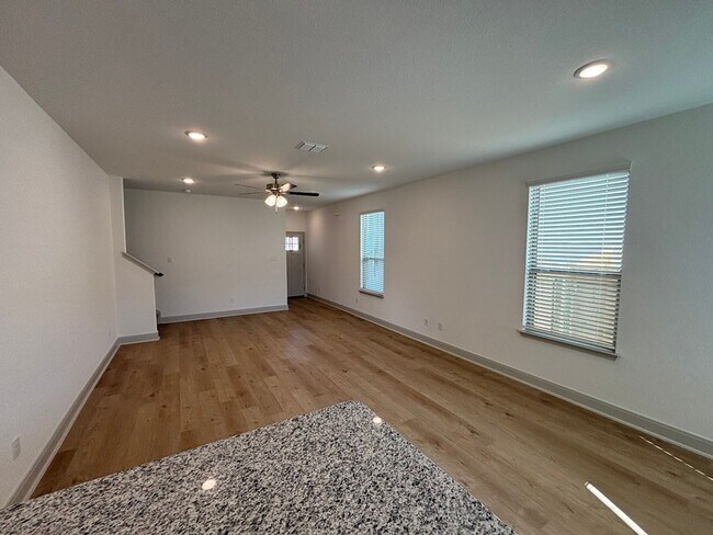 7516 Briarwood Pass San Antonio, TX 78252 photo 4
