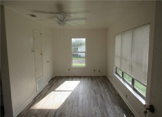 402 Hill St Copperas Cove, TX 76522 photo 4