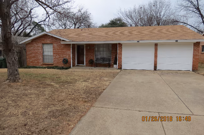 1102 Wildwood Drive, Arlington, TX 76011 photo 2
