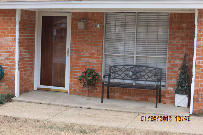 1102 Wildwood Drive, Arlington, TX 76011 photo 4