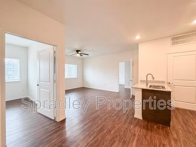 1124 W Ave O Belton, TX 76513 photo 2