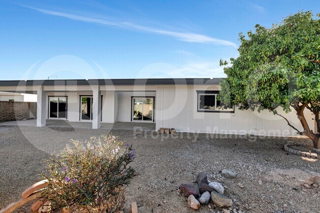 14429 North Boswell Boulevard, Sun City, AZ 85351 photo 3