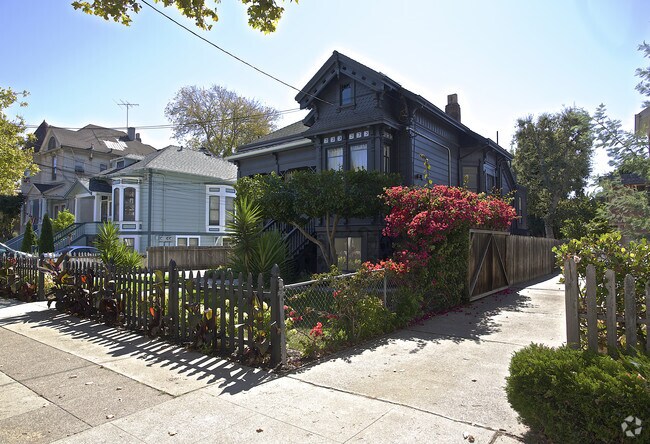 San Antonio Ave 2108 photo 3