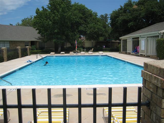 2708 Creekwood Court, Carrollton, TX 75006 photo 2