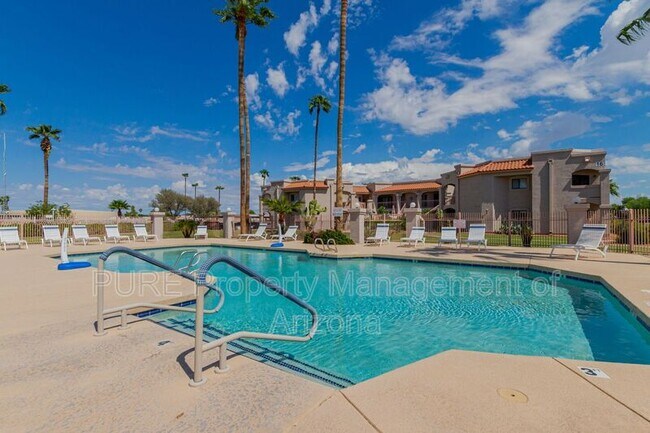9151 W Greenway Rd Peoria, AZ 85381 photo 2