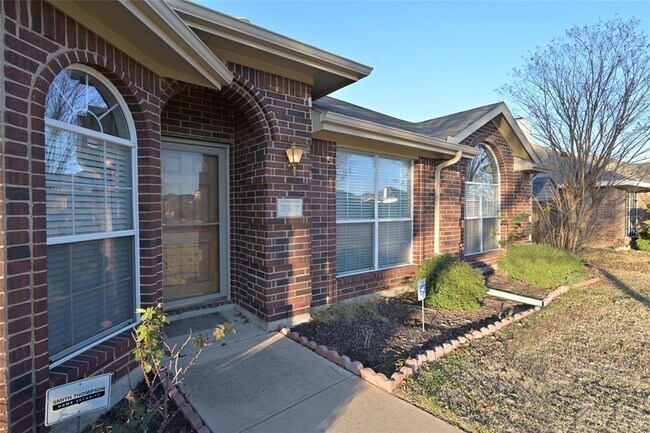 3807 Rosewood Ln Sachse, TX 75048 photo 2