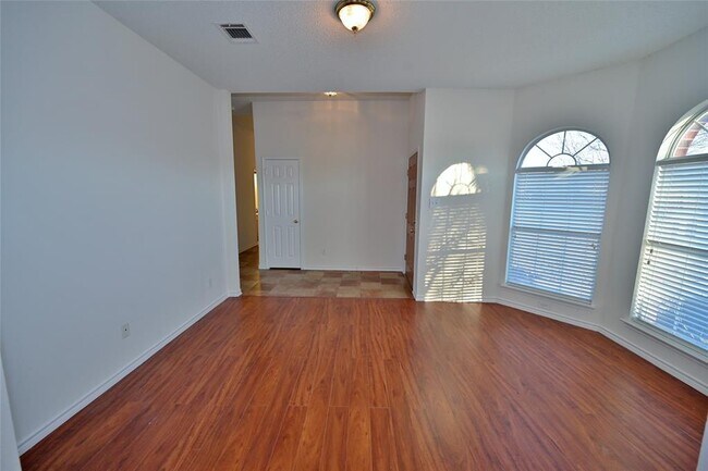 3807 Rosewood Ln Sachse, TX 75048 photo 4
