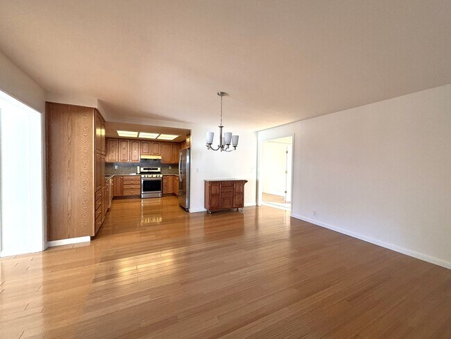 Luxurious 5 Bedroom 3.5 Bath with Large Den for rent in Fremont photo 4