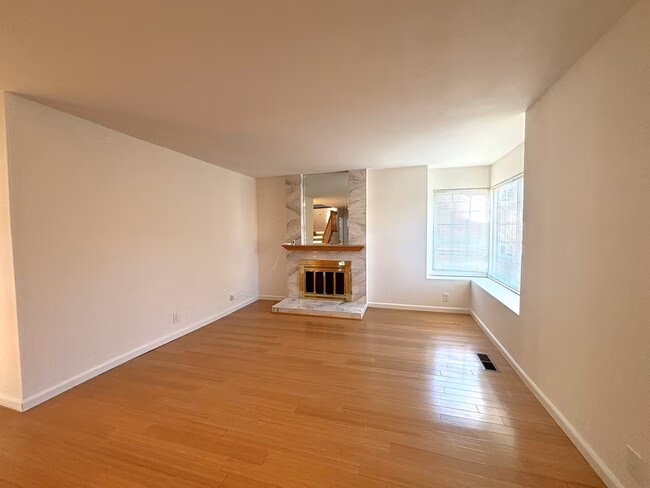 Luxurious 5 Bedroom 3.5 Bath with Large Den for rent in Fremont photo 2
