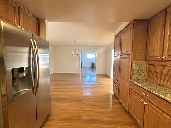 Luxurious 5 Bedroom 3.5 Bath with Large Den for rent in Fremont photo 5