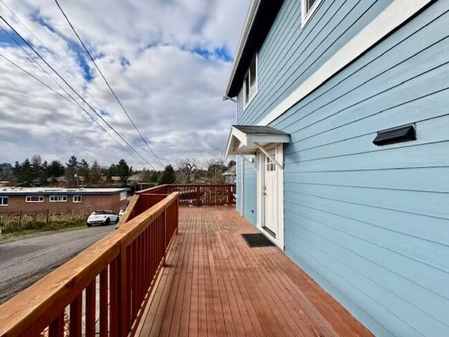 6522 48th Ave S Seattle, WA 98118 photo 2
