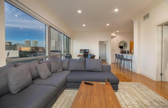 445 Island Ave San Diego, CA 92101 photo 5
