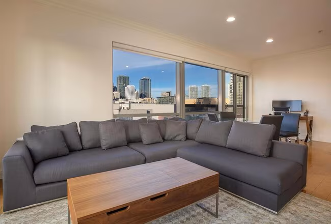 445 Island Ave San Diego, CA 92101 photo 4