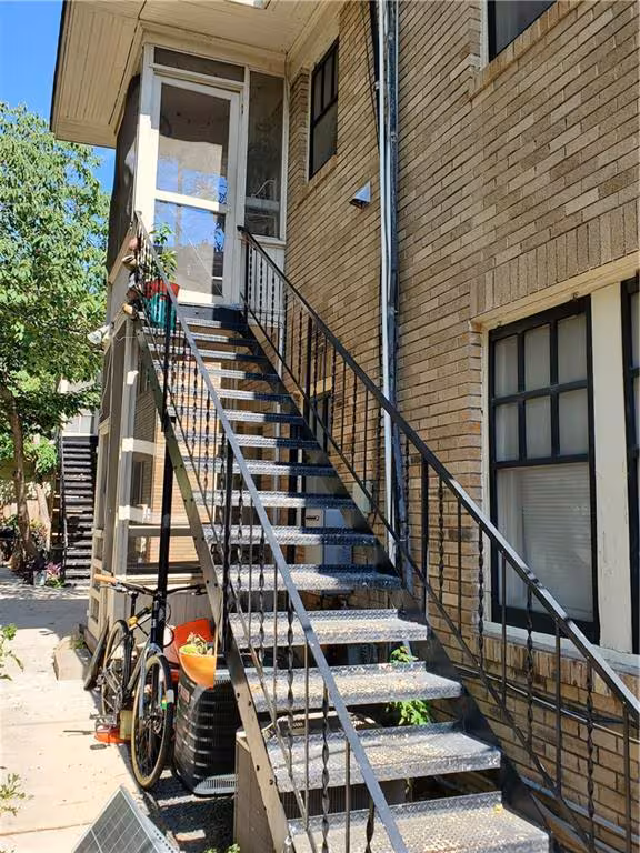 Charming Duplex - Heart of West Campus photo 2