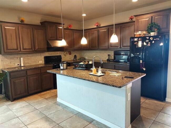 568 Dunster Lane, Saginaw, TX 76131 photo 5