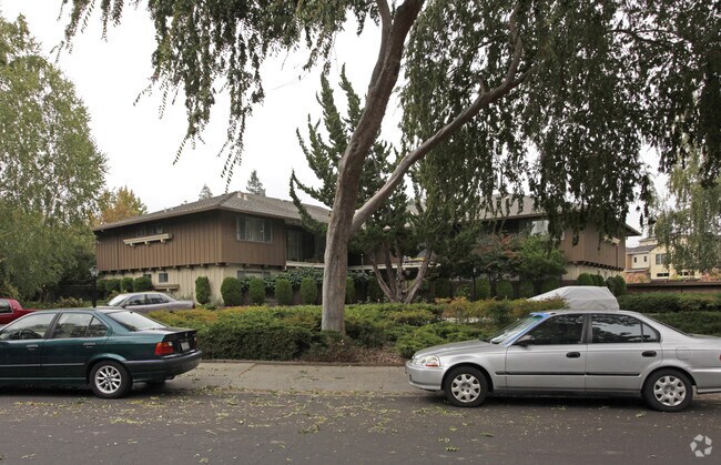 Wilkie Court Apartments photo 2