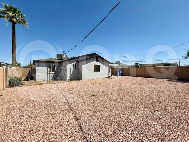3335 E Oak St Phoenix, AZ 85008 photo 3