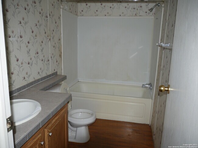 6031 Pleasant Meadow San Antonio, TX 78222 photo 4