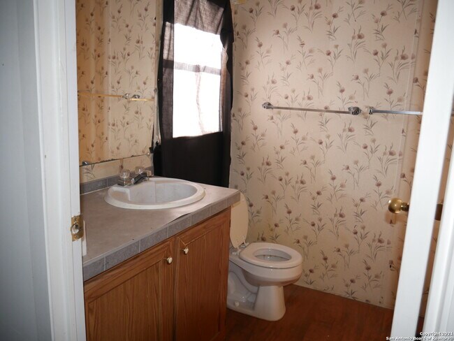 6031 Pleasant Meadow San Antonio, TX 78222 photo 5