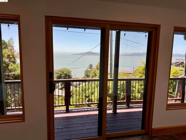 517 Golden Gate Ave Richmond, CA 94801 photo 4
