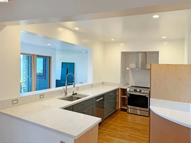 517 Golden Gate Ave Richmond, CA 94801 photo 5
