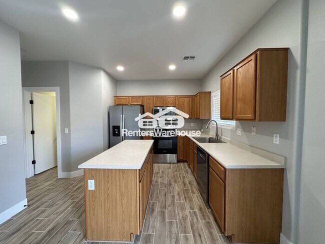 10992 W Manzanita Dr Peoria, AZ 85345 photo 3