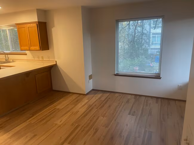 9741 Woodlawn Ave N Seattle, WA 98103 photo 4
