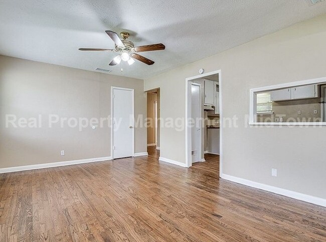 222 Pecos St Garland, TX 75041 photo 4