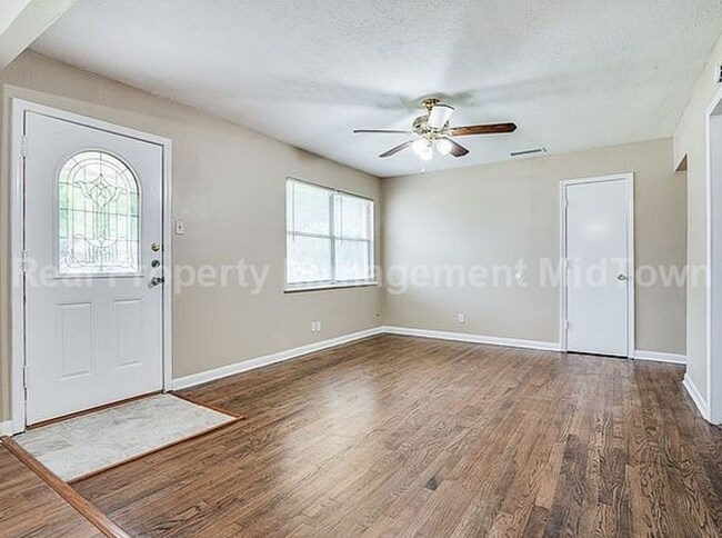 222 Pecos St Garland, TX 75041 photo 5