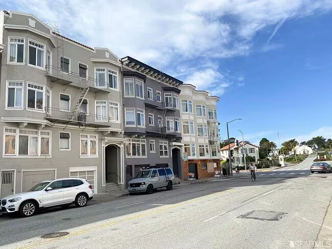 3141 Franklin St San Francisco, CA 94123 photo 2