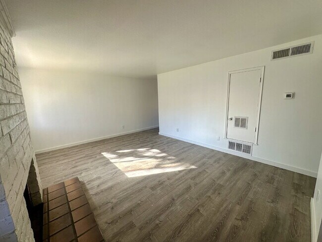 2725 S Rural Rd Tempe, AZ 85282 photo 2