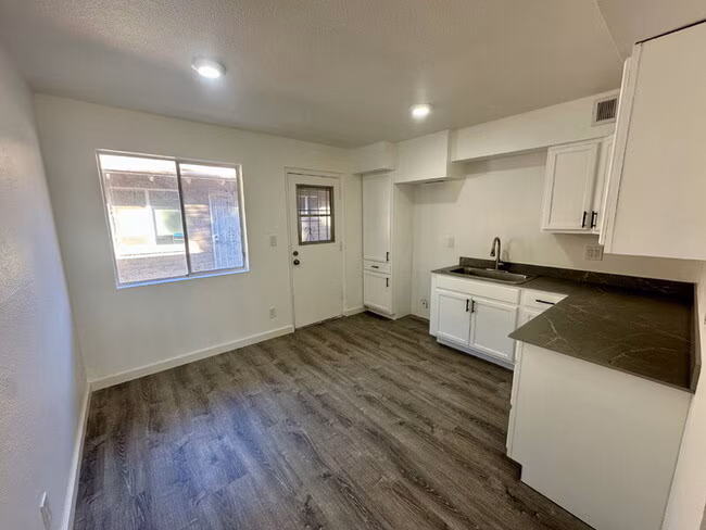 2725 S Rural Rd Tempe, AZ 85282 photo 4