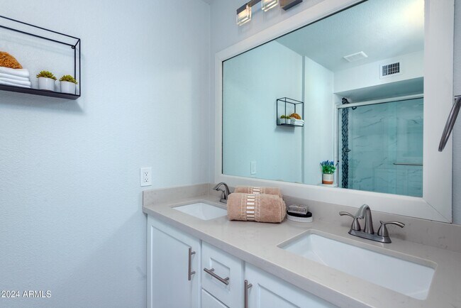6915 E Sandra Terrace Scottsdale, AZ 85254 photo 2