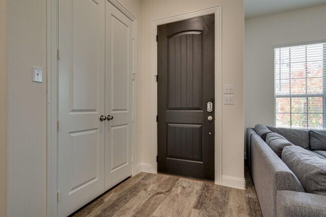 1570 Windermere Wy Farmers Branch, TX 75234 photo 4