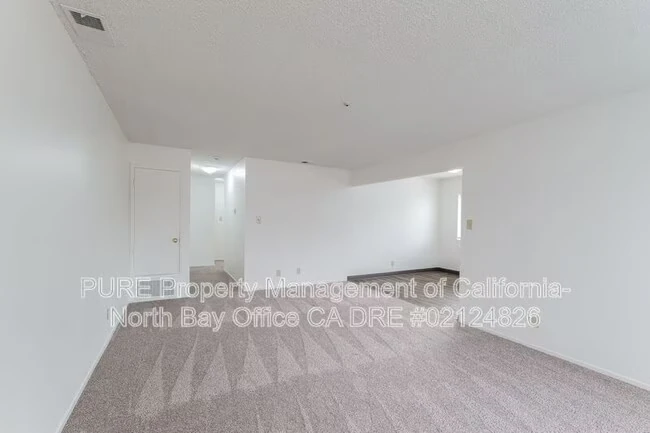 5060 Roma St Santa Rosa, CA 95409 photo 3