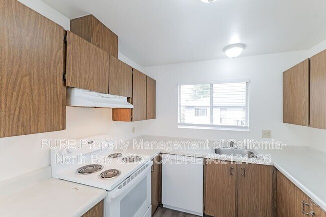 5060 Roma St Santa Rosa, CA 95409 photo 5