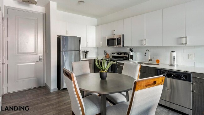 1001 S Center St Arlington, TX 76010 photo 4