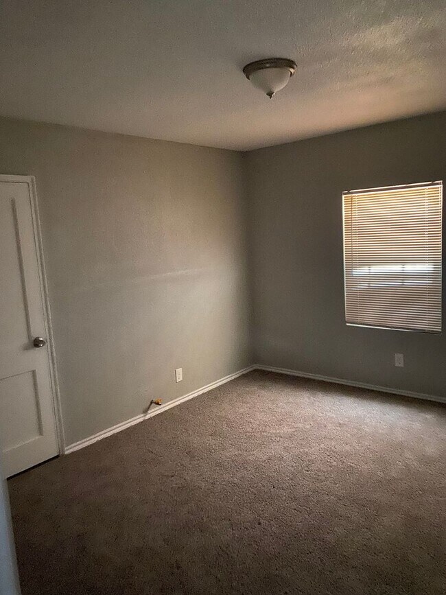 2324 Elsie Faye Heggins St Dallas, TX 75215 photo 3