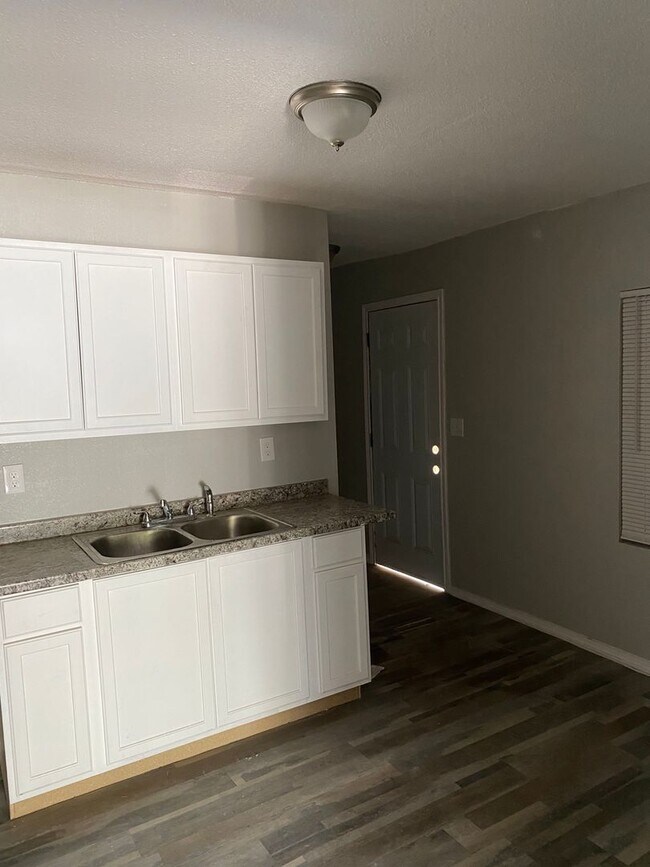 2324 Elsie Faye Heggins St Dallas, TX 75215 photo 5