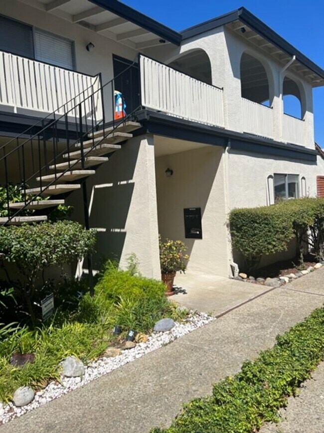 4336 Rilea Way Oakland, CA 94605 photo 2
