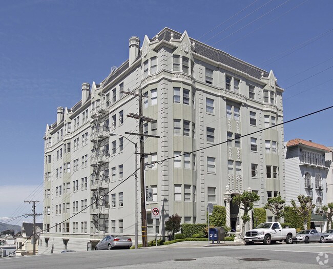 1890 Broadway Street photo 3