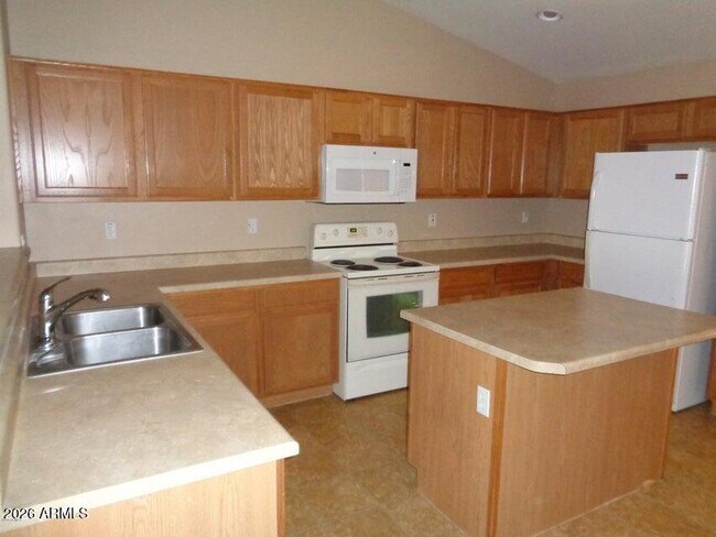 46137 W Guilder Ave Maricopa, AZ 85139 photo 3
