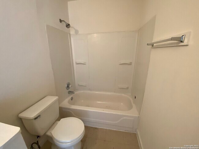 108 Rosabell St San Antonio, TX 78228 photo 2