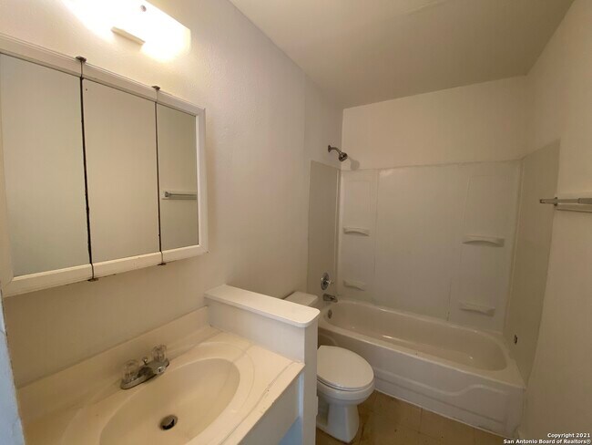 108 Rosabell St San Antonio, TX 78228 photo 3